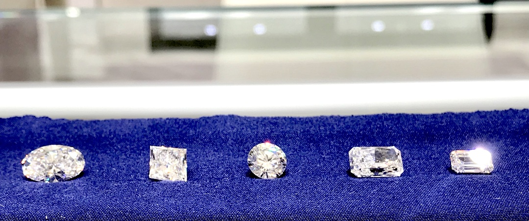 Eravos loose diamonds of various sizes and cuts
